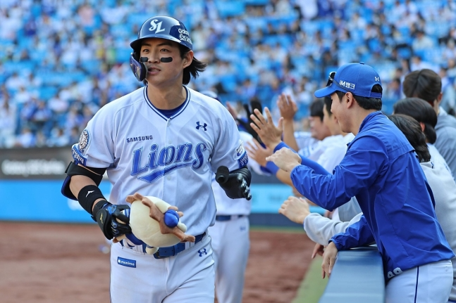 투런홈런을 날린 구자욱