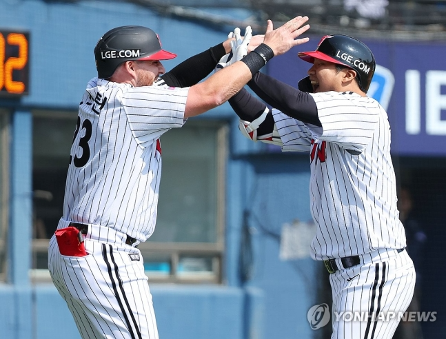 문보경, 2025년 1호 홈런