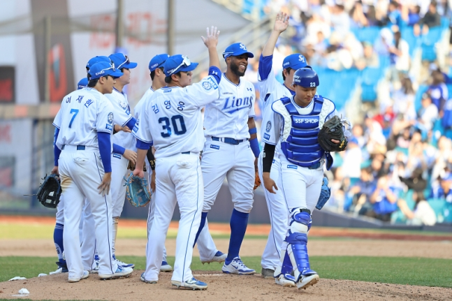 18안타 13득점, 라팍 봄바람 일으킨 삼성... 10년 만의 홈 개막전 승리