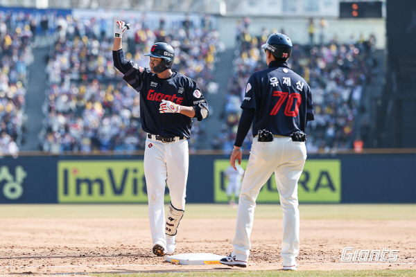 안타 친 손호영