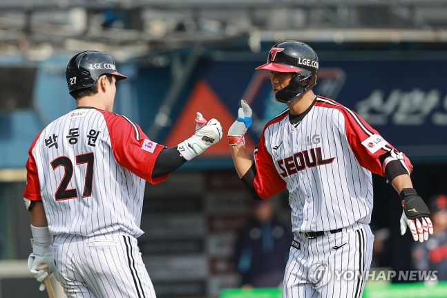 솔로 홈런 친 송찬의