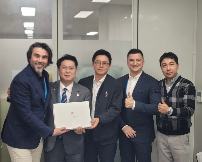 (왼쪽부터) Cem Dergin 메인코드 메디컬 대표, 박준상 메인코드 메디컬 부사장, 류재환 제론셀베인 전무, Kemal Resul 메인코드 메디컬 매니저, 이유준 제론셀베인 부장