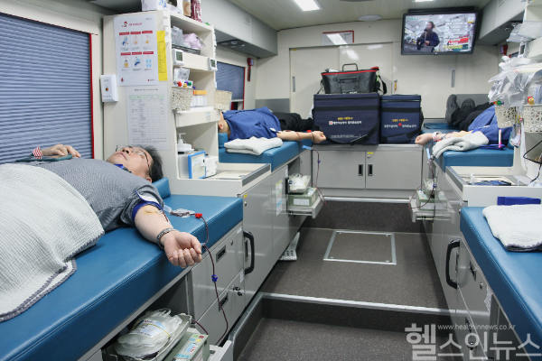 서울대치과병원, ‘2005년 노·사가 함께하는 사랑나눔 헌혈 캠페인’ (서울대치과병원 제공)