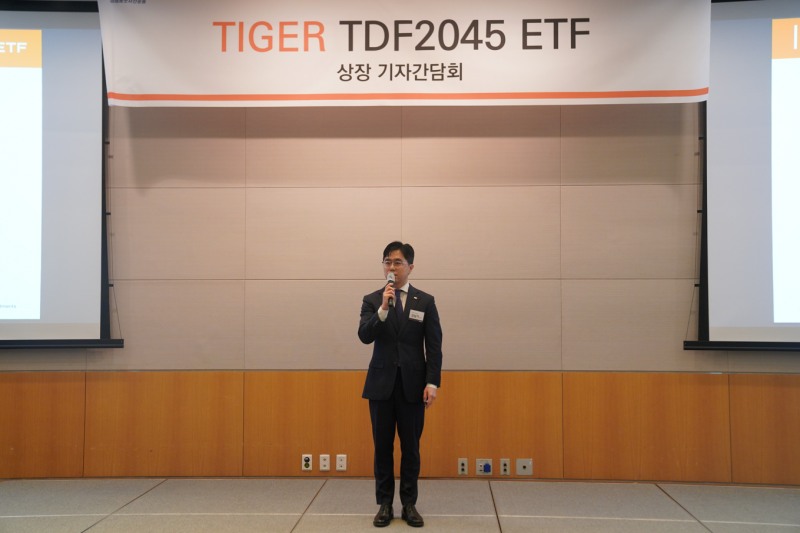 24일 FKI컨퍼런스센터에서 열린 ‘TIGER ETF 기자간담회’에서 미래에셋자산운용 ETF운용부문 대표 김남기 부사장이 환영사를 하고 있다.
