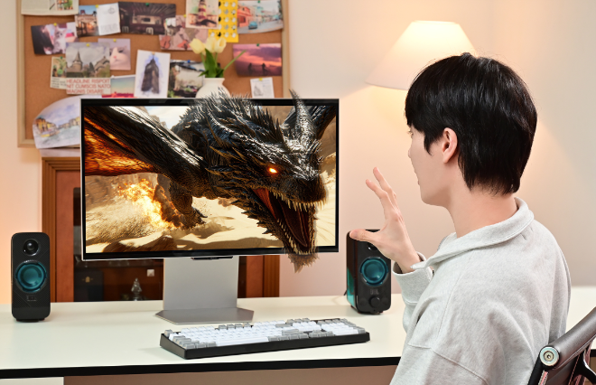 삼성전자가 24일 공개한 무안경 3차원 모니터 '오디세이 3D' ⓒ삼성전자