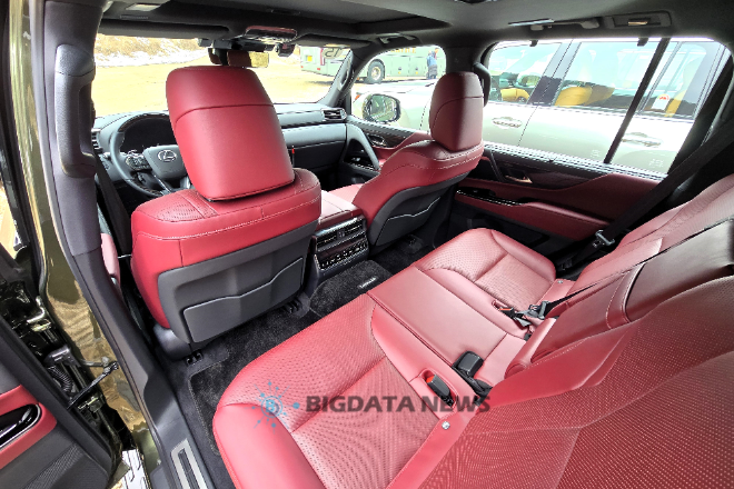 렉서스 LX 700h 뒷좌석. =성상영 기자