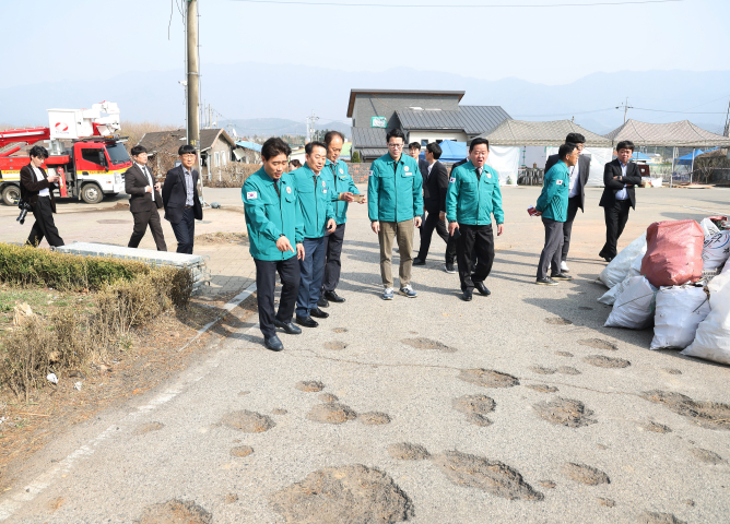 경기도 북부시·군 9개시군의장협의회 전투기 오폭 사고 현장을 방문