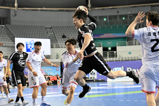 신한SOL페이 24 25 핸드볼 H리그에서 활약중인 SK호크스 이현식