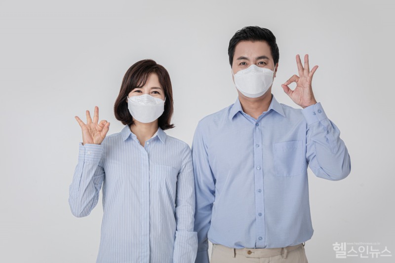 요즘 같은 날씨에는 미세먼지 농도가 짙다. 전날 날씨와 미세먼지 농도를 확인하고 마스크를 챙기는 습관을 들이는 것이 좋다. (클립아트코리아)