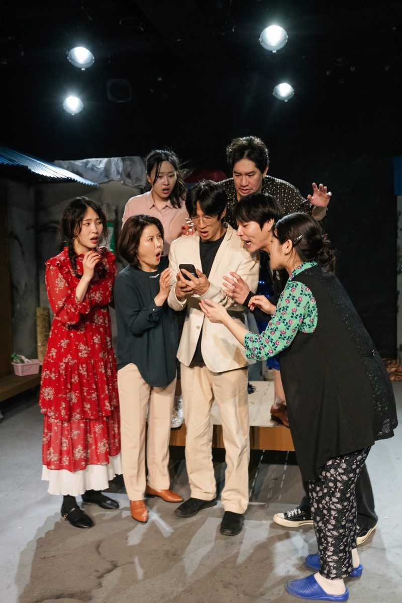 코미디극 ‘마트로시카’, 연일 매진 기록 中…배우들이 만들어 내는 앙상블 ‘호평’
