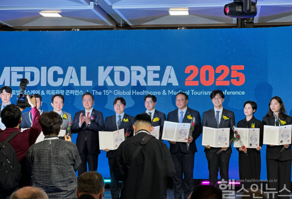 시상식 단체 사진 (연세대학교 원주세브란스기독병원 제공)