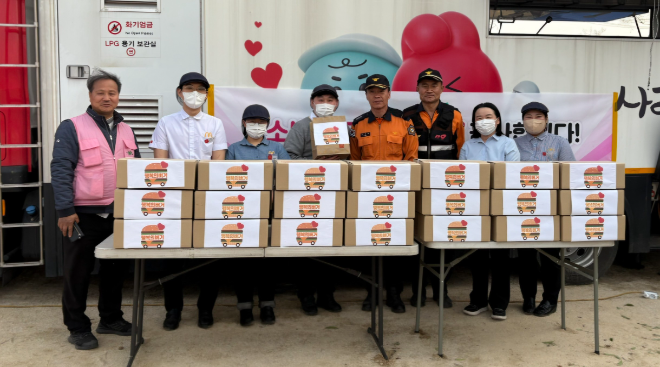 한국맥도날드가 산불 피해 현장인 경북 울주군, 경남 의성군, 경남 산청군에 ‘행복의 버거’ 총 1460인분을 전달했다고 26일 밝혔다./한국맥도날드