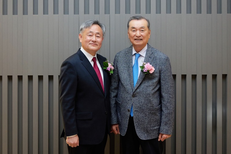 KGBA 이취임식_(우)박창열 전임 회장_(좌)최동호 신임 회장