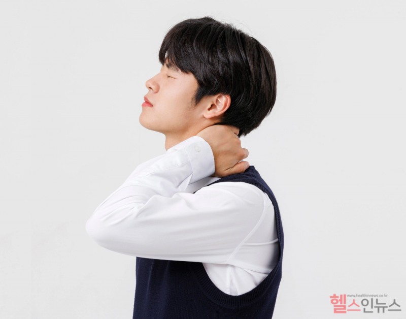 고혈압은 별다른 증상 없이 진행되지만 심혈관질환과 뇌졸중의 주요 원인이다. 방치하면 혈관 손상과 장기 합병증으로 이어질 수 있다. (클립아트코리아)