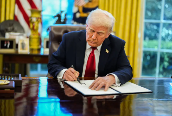 (상보) 美트럼프 “4월2일부터 수입산 자동차에 25% 관세 적용..자동차 관세, 영구적 적용"