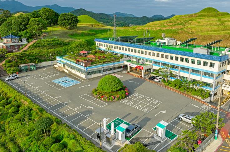 함안군이 초등학교 입학축하금 지원 대상을 대폭 확대하는 정책을 시행한다. (함안군 제공)