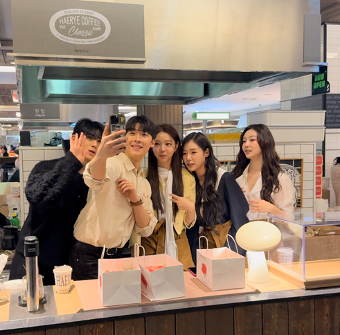 김정수 카페 '해례커피' 팝업, 솔로지옥 멤버 깜짝 방문