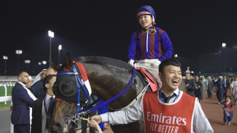 출전준비하는 김혜선기수