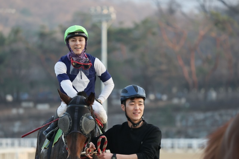 25년 3월 22일 제10경주 장추열 기수 500승 달성