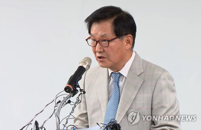 김익래 전 키움증권 회장은 SG증권발 주가 폭락 이후 긴급 기자회견을 자청해 '키움증궈 이사회 의장과 회장직에서 물러날 것'을 약속했다.