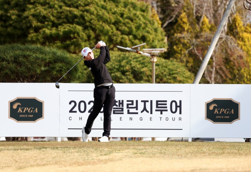 2025시즌 챌린지투어 2회 대회 박현서의 플레이 모습 사진=KPGA