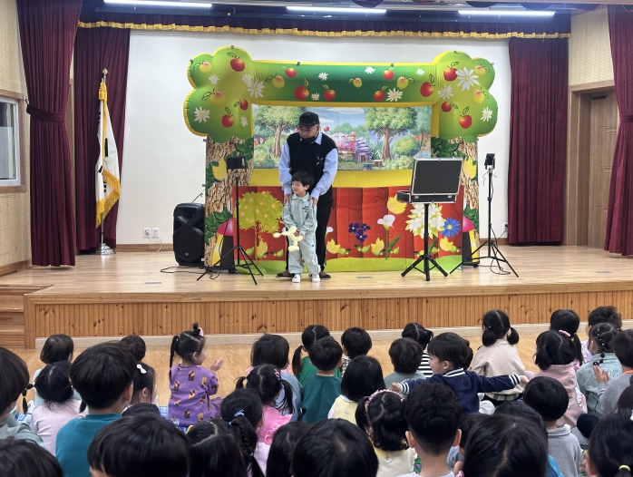 율곡유치원, 폭력 예방 인형극 “친구야 사랑해” 관람