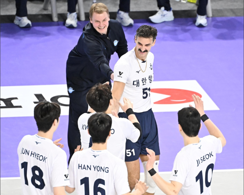 득점 후 기뻐하는 대한항공 선수들