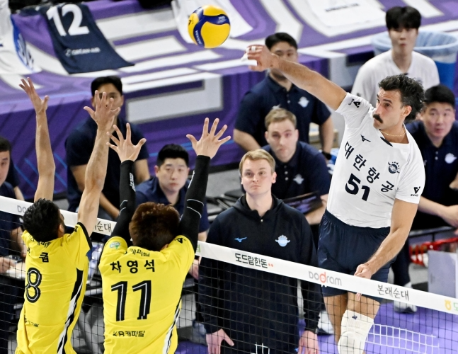 플레이오프 2차전 대결을 벌이는 대한항공과 KB손해보험