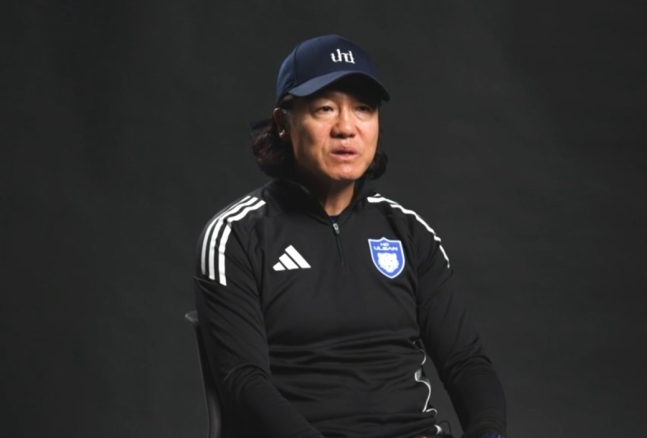 클럽 월드컵 참가를 앞두고 FIFA와 인터뷰 한 김판곤 울산 감독.