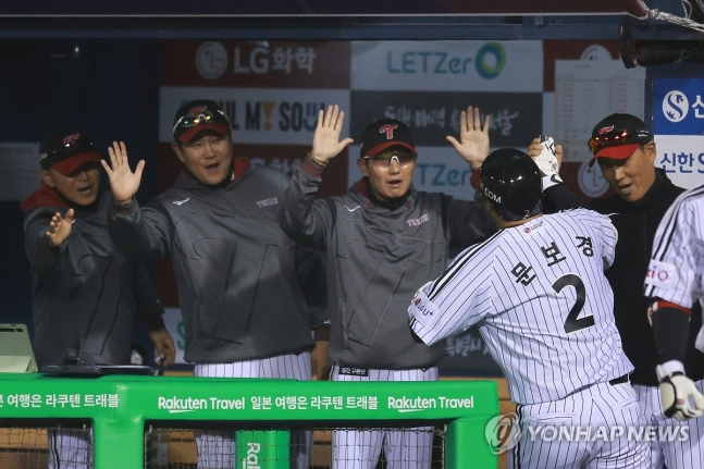 문보경 홈런, 신나는 염경엽 감독