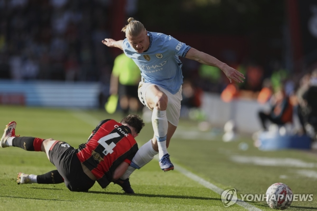발목을 다치는 맨시티의 엘링 홀란