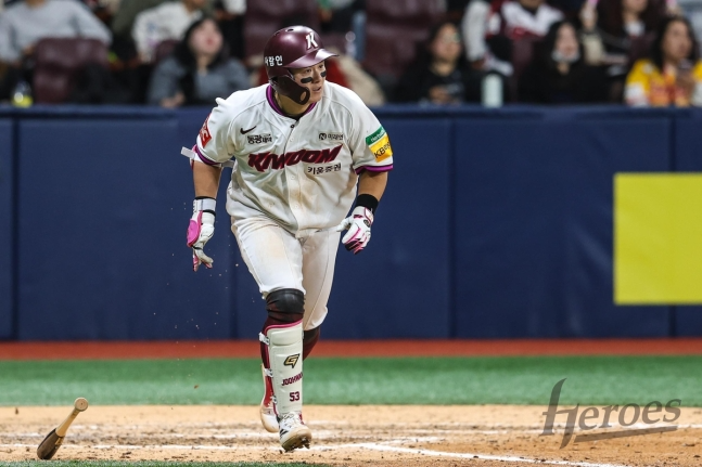 30일 고척 SSG전에서 타점을 내는 최주환