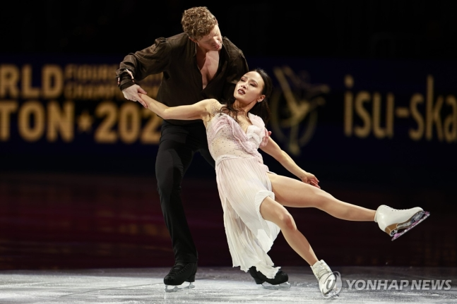 아이스댄스 매디슨 촉-에번 베이츠 조의 연기 모습