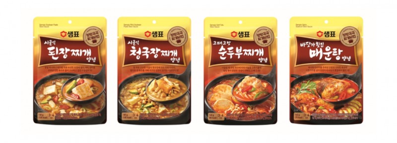 샘표는 구수한 시골식 전통의 맛을 간편하게 즐길 수 있는 ‘샘표 찌개양념’ 4종을 새롭게 선보였다. (샘표 제공)