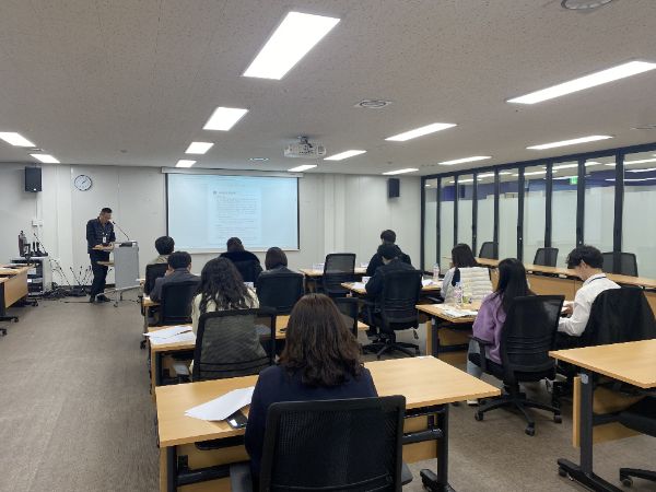 지난달 25일 보건환경연구원에서 군·구 담당 공무원들을 대상으로 사전 교육을 실시하고 있다.