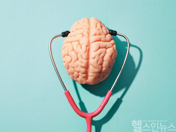 뇌졸중은 예방과 빠른 치료가 핵심이며, 건강한 생활 습관과 골든타임 내 치료가 생명과 후유증을 좌우한다. (클립아트코리아)