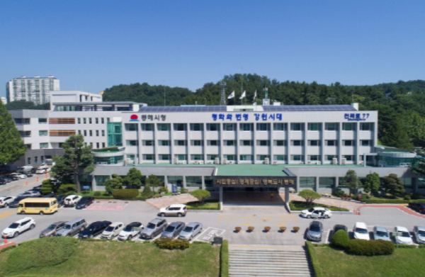 동해시가 4월부터 가정위탁 보호가 종료된 청년들의 자립을 지원하는 ‘희망디딤 지원사업’을 본격 추진한다. (동해시 제공)