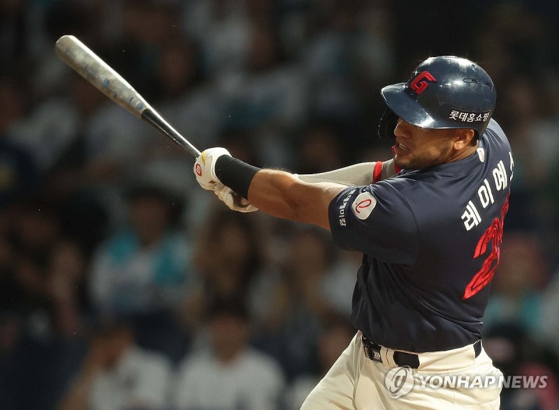 '202안타 신화의 추락' 레이예스, 시즌 초반 충격적 부진...0.194 타율에 롯데 타선 꽁꽁