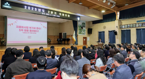1일 구청 대회의실에서 ‘2024년 하반기 적극 행정 우수사례’ 발표하고 있다.