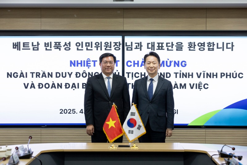 쩐 주이 동 베트남 빈푹성 인민위원장과 고영인 경기도 경제부지사