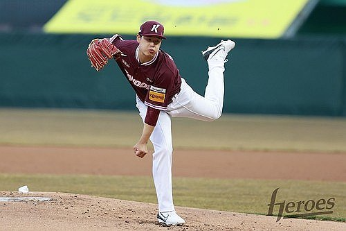 역투하는 키움 히어로즈 신인 투수 정현우