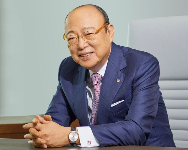 한화 김승연 회장의 '상남자 승계' ... ‘깜짝’ 지분 증여로 3세 경영 개막
