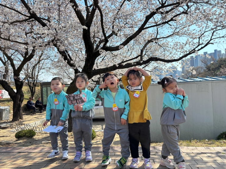 김천교육지원청, 강변공원 벚꽃놀이 떠나요~!