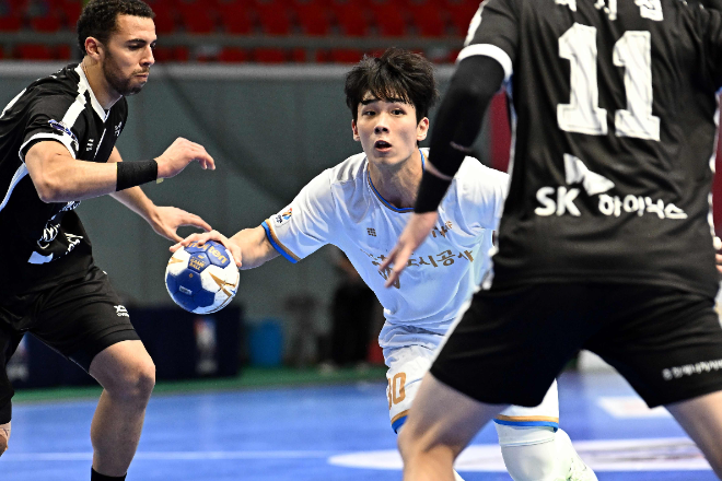 신한SOL 페이 24 25 핸드볼 H리그 인천도시공사 이요셉이 공격하고 있다