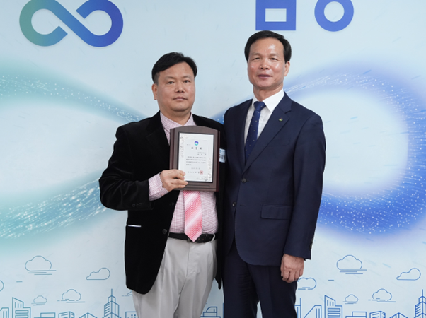 사진=김상태 족발야시장 장호원점 대표와 조병옥 군수