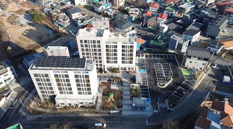 옥천군과 한국토지주택공사(LH)가 공동으로 추진한 ‘마을정비형 공공임대주택 건립사업’이 지난 3월 마침내 준공됐다. (옥천군 제공)