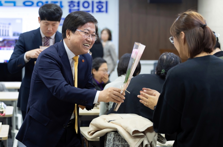 4월4일에 세종시교육청 4층 대회의실에서 세종마을학교 운영자 협의회가 열리고 있다.
