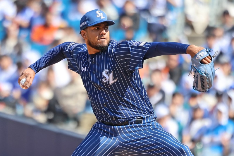 6일 한화와 경기에서 역투하는 삼성 레예스