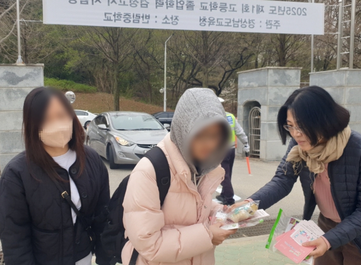 검정고시 응시 현장 찾아 응원