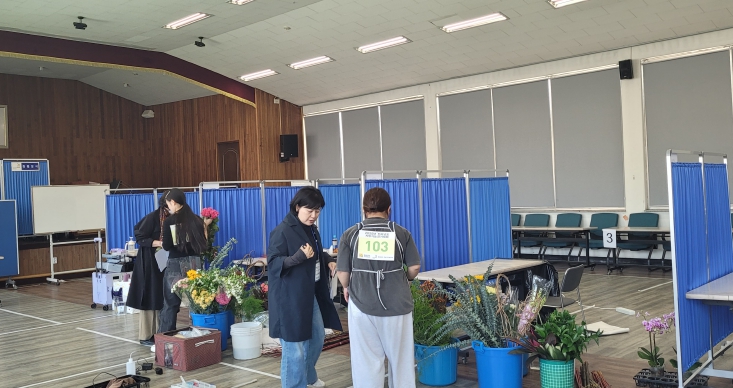 도내 5개 지역에서 ‘2025년 전라남도 기능경기대회’가 열린다. 사진은 화훼 장식 경기를 준비하고 있는 모습.